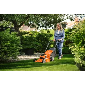 Obrázek #6 k produktu HUSQVARNA LC 142iS s 2 akumulátory a nabíječkou 