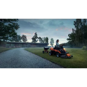 Obrázek #3 k produktu HUSQVARNA R 216T AWD (bez žac. ústrojí) 